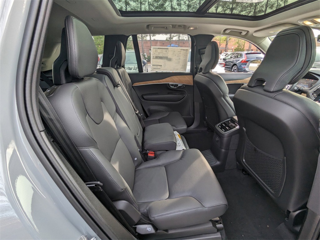 2025 Volvo XC90 T8 Plus photo 4