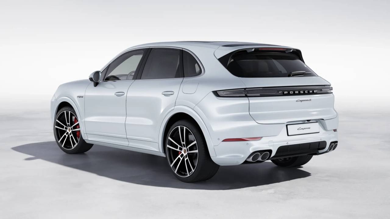 2026 Porsche Cayenne S E-Hybrid photo 3