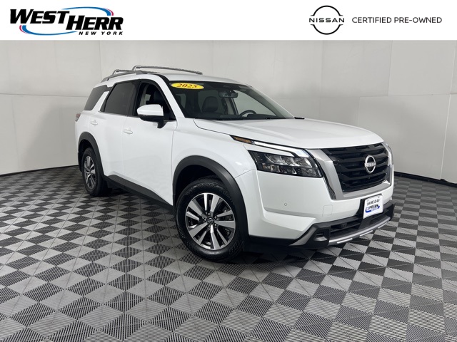 2025 Nissan Pathfinder SL's photo