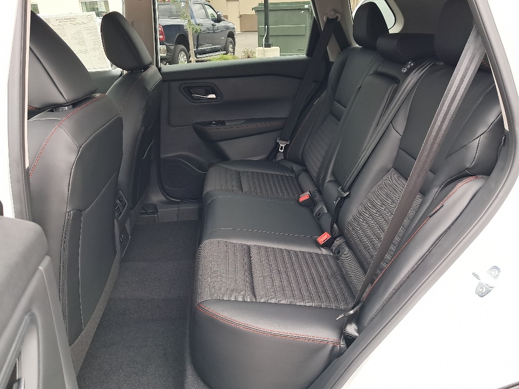 2026 Nissan Rogue SV photo 2