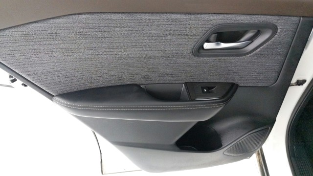 Used 2021  Nissan SV image 25