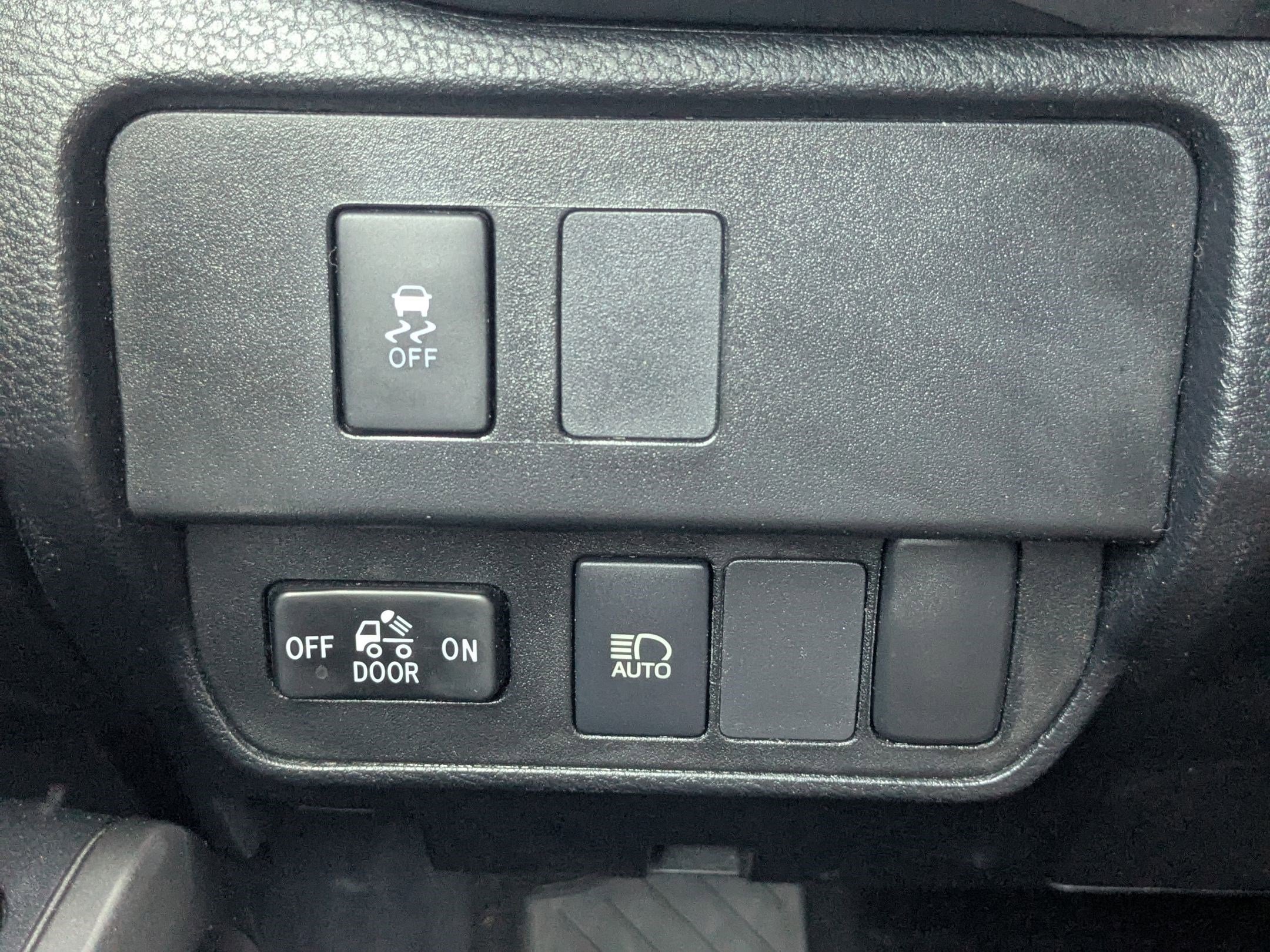 2020 Toyota Tacoma SR5 photo 17