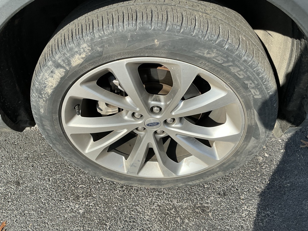 2021 Ford Explorer Platinum photo 4