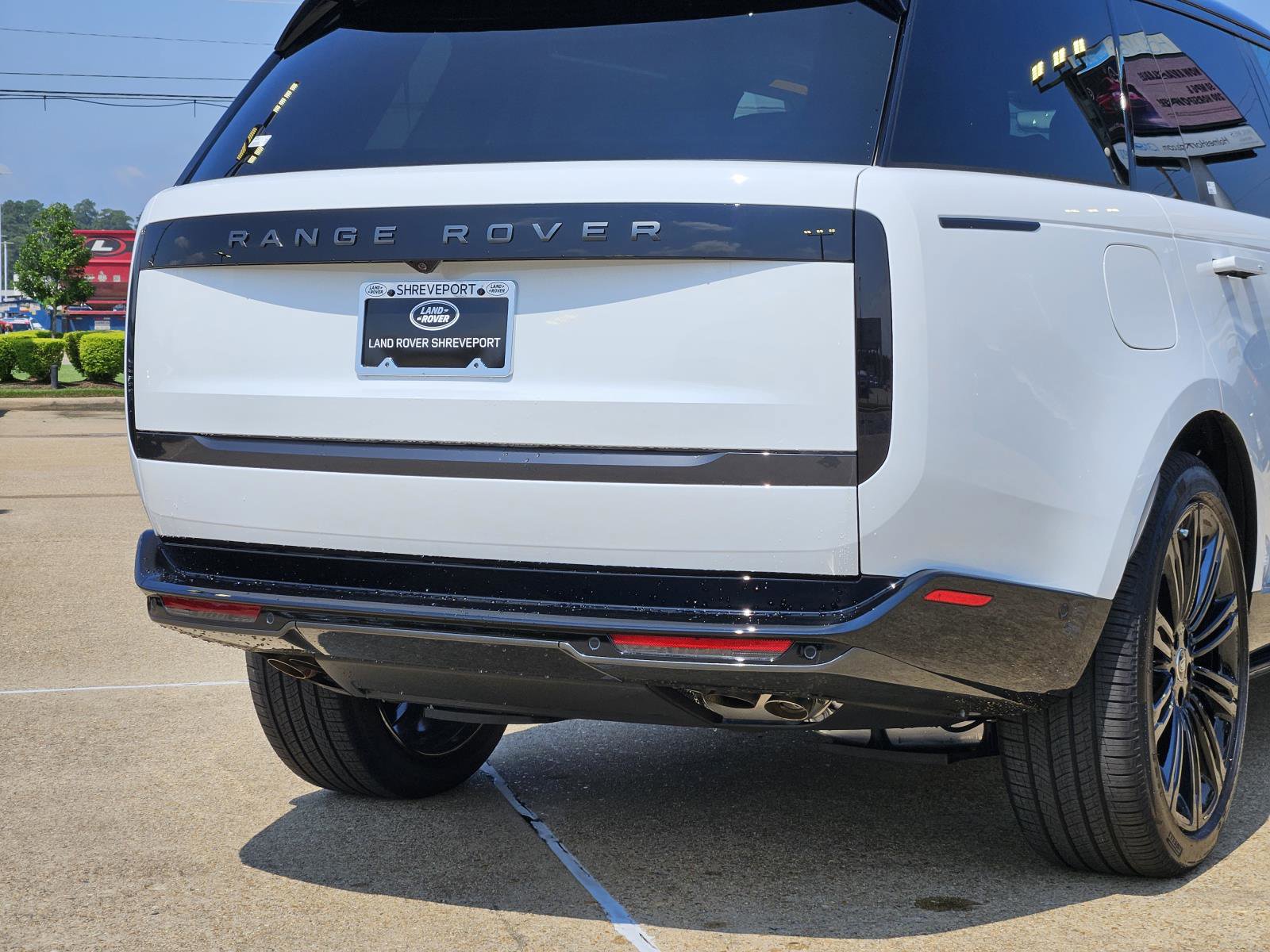 2025 Land Rover Range Rover SE photo 6