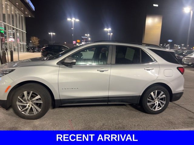 2022 Chevrolet Equinox LT photo 3