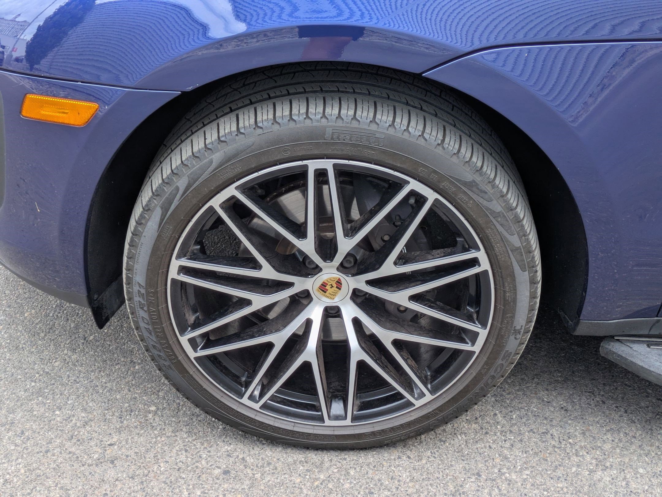 2023 Porsche Macan T photo 11