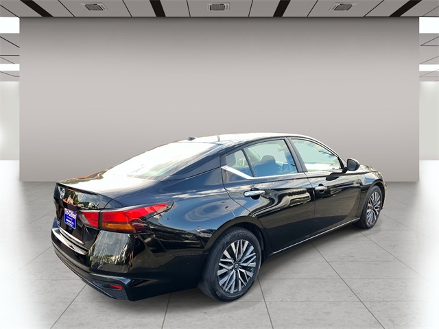 2023 Nissan Altima 2.5 SV photo 3
