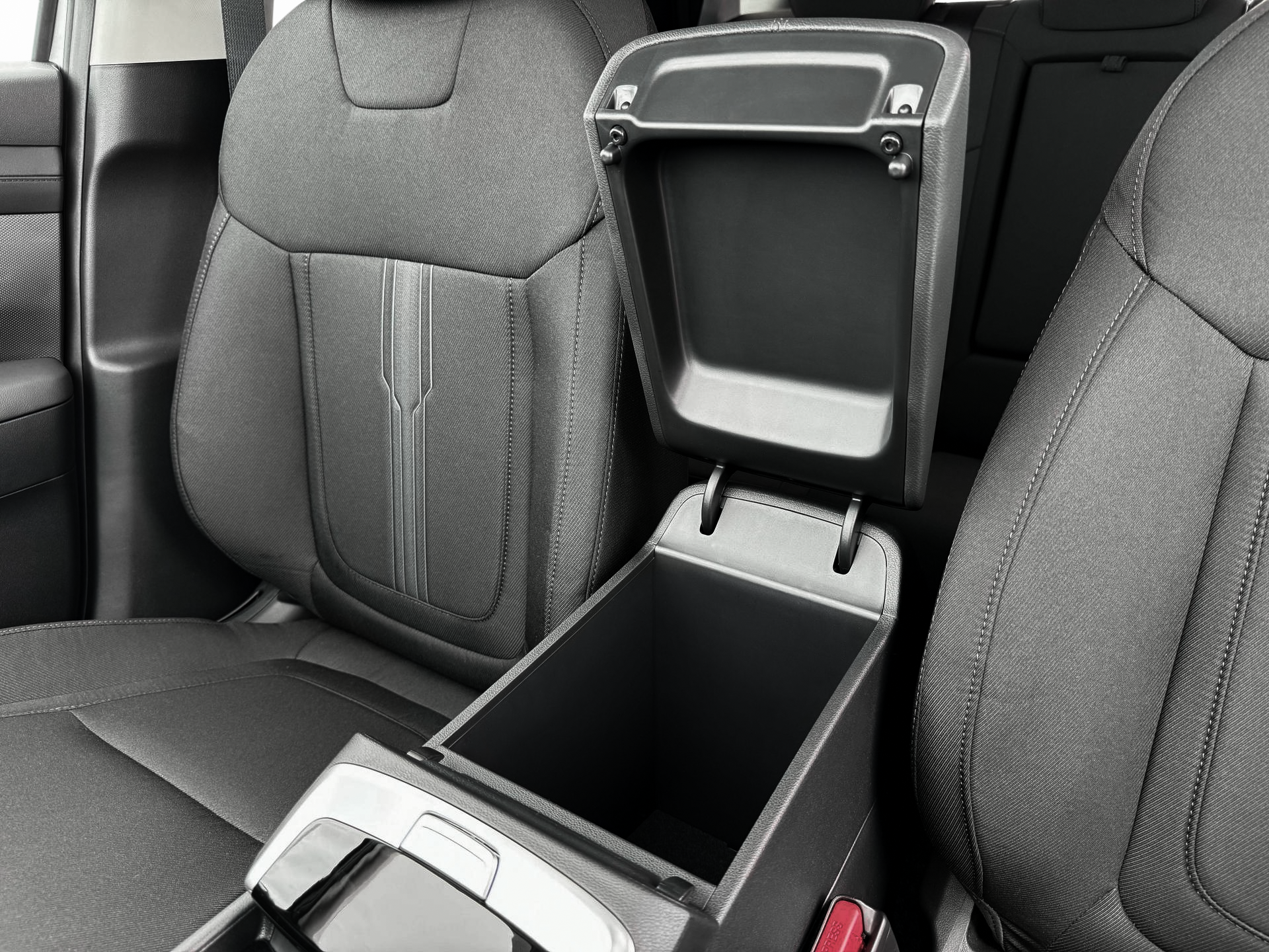 New 2025 Silver Hyundai SEL FWD image 18