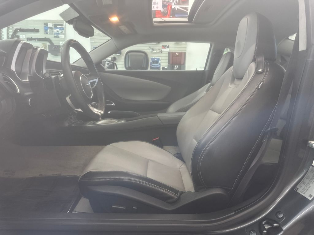 2011 Chevrolet Camaro 2LT photo 3