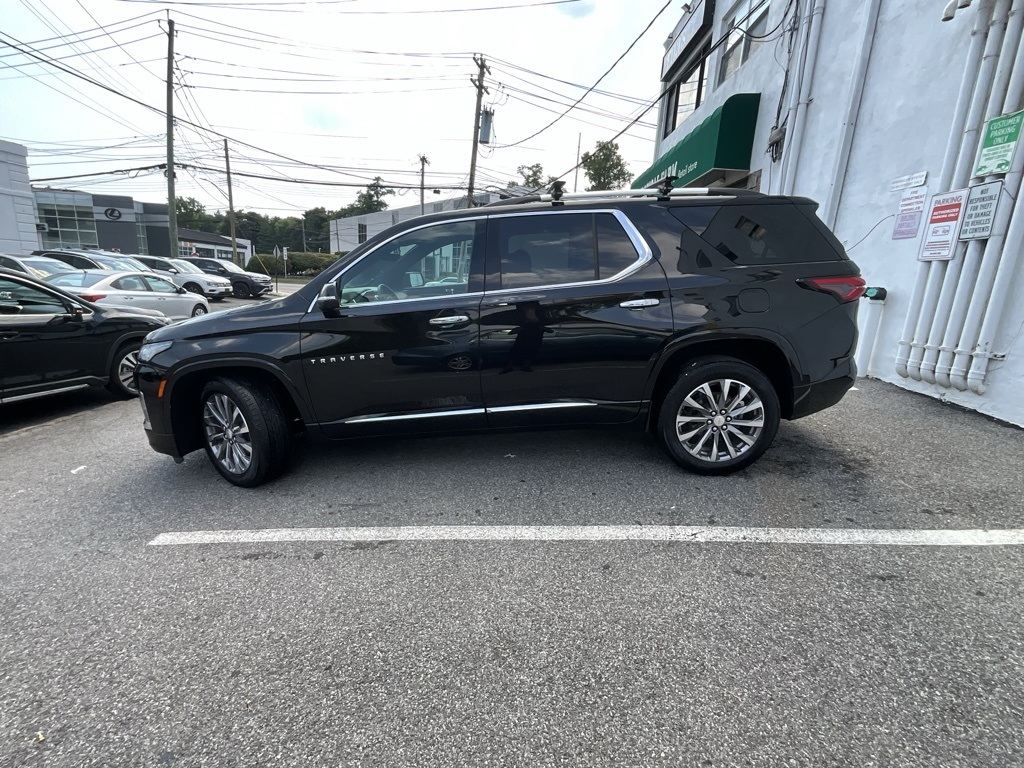 2023 Chevrolet Traverse Premier photo 2