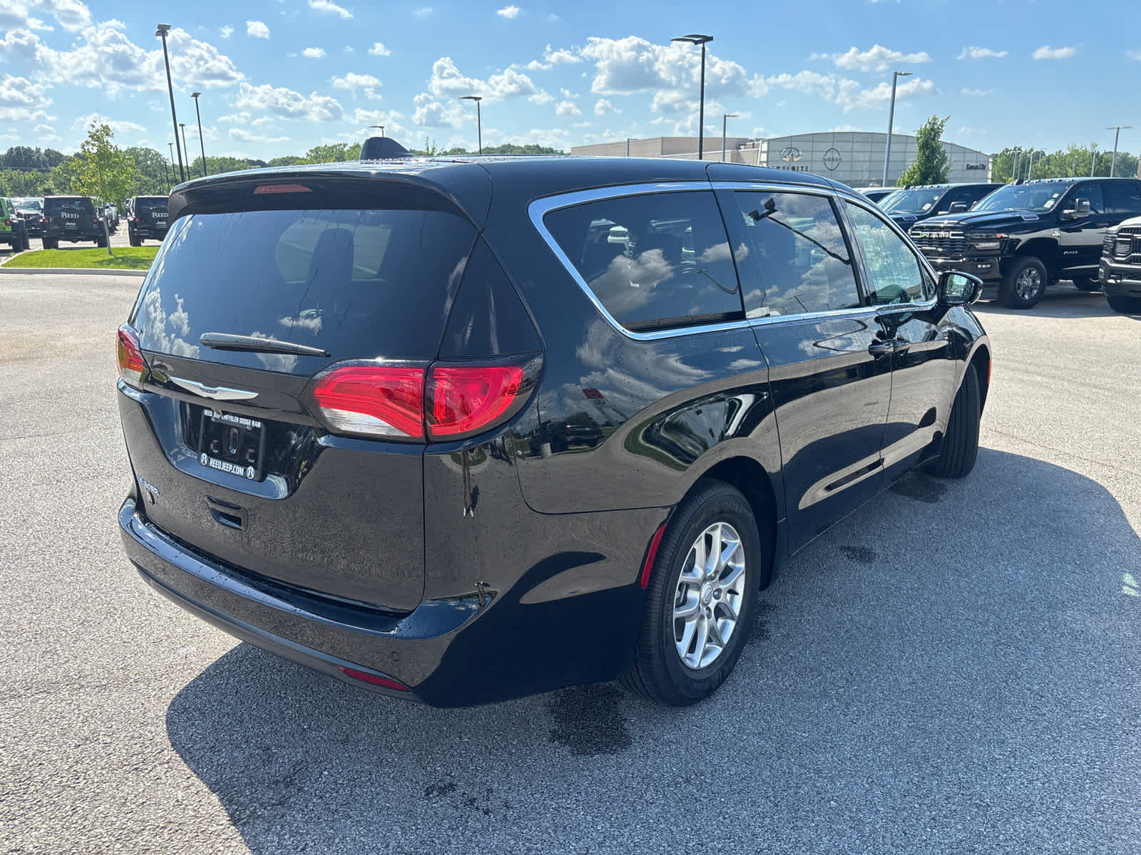 2025 Chrysler Voyager LX photo 9