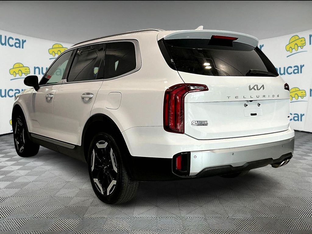 2023 Kia Telluride S photo 2