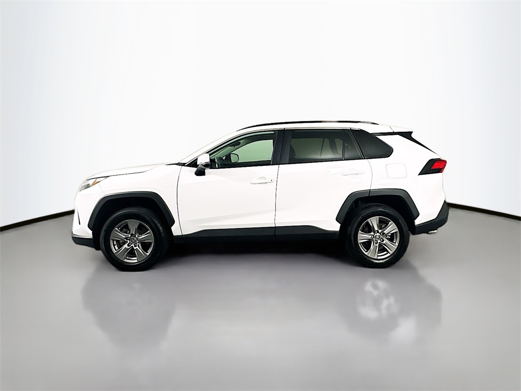 2024 Toyota RAV4 XLE photo 4