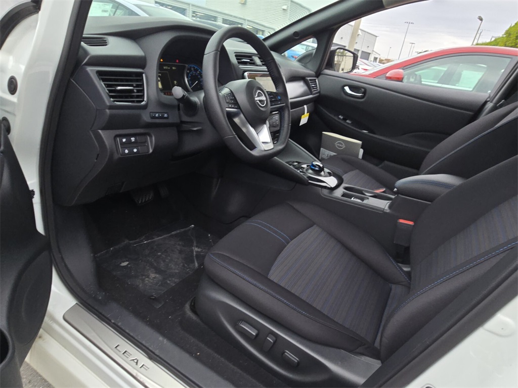 2024 Nissan Leaf SV Plus photo 6