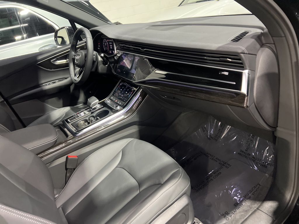 2025 Audi Q7 55 Premium photo 10