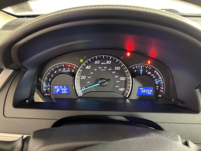 2014 Toyota Camry SE photo 11