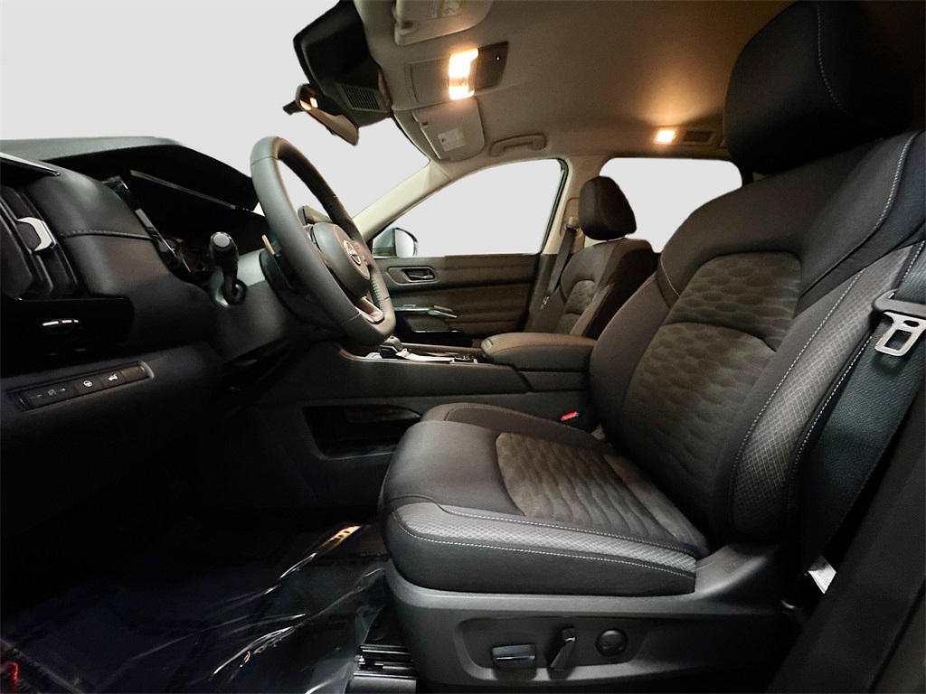 2025 Nissan Pathfinder SV photo 5