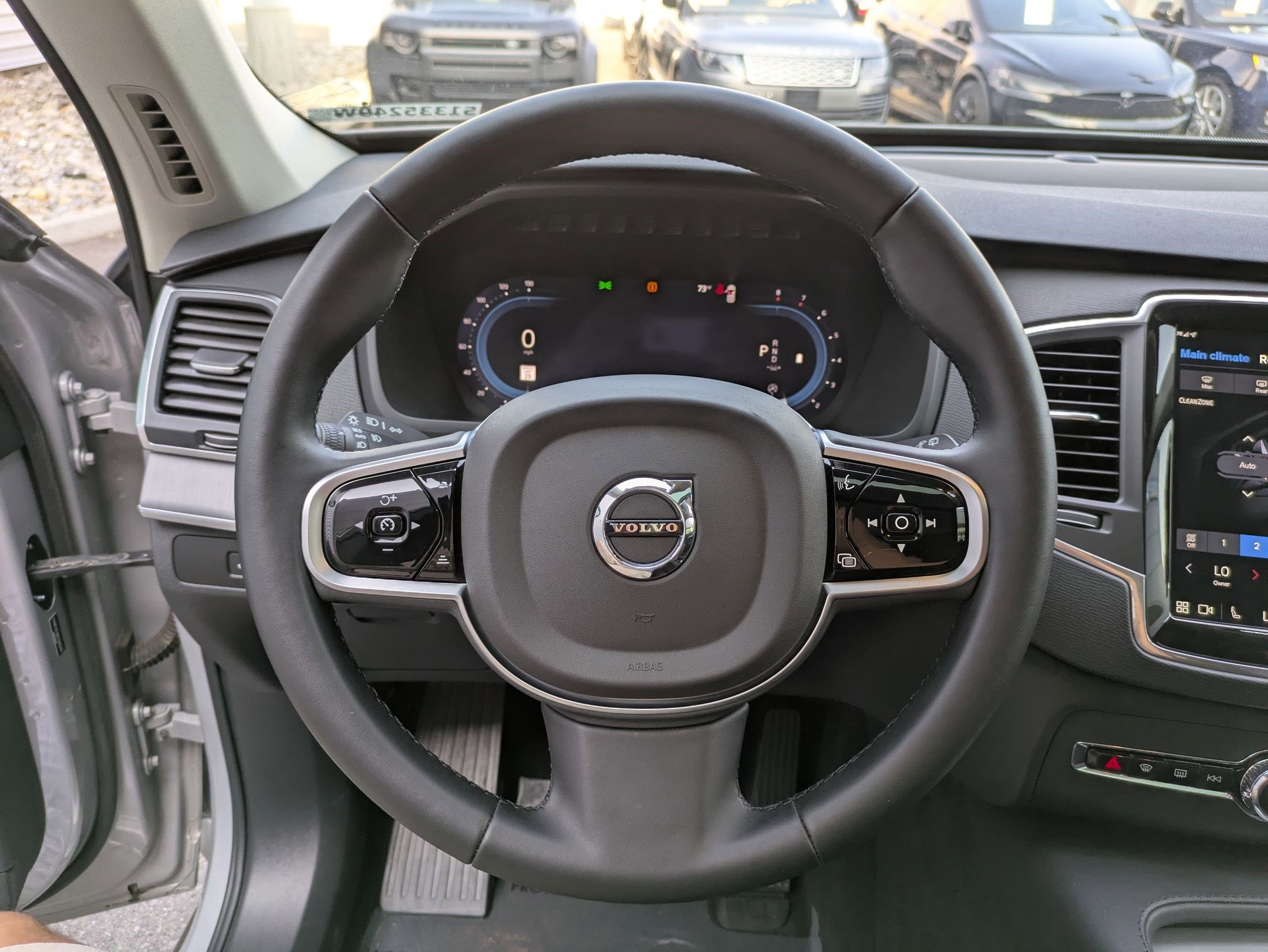 2025 Volvo XC90 Core photo 14
