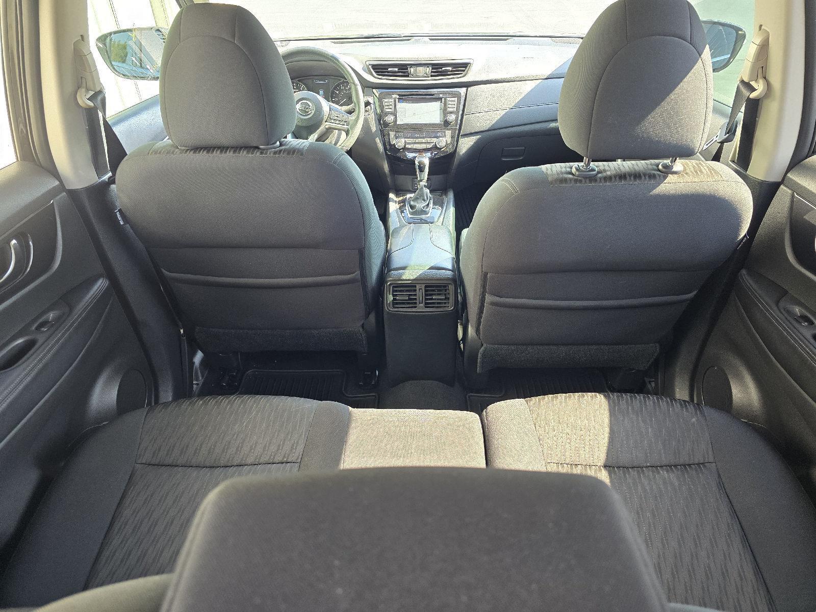 2017 Nissan Rogue SV photo 33
