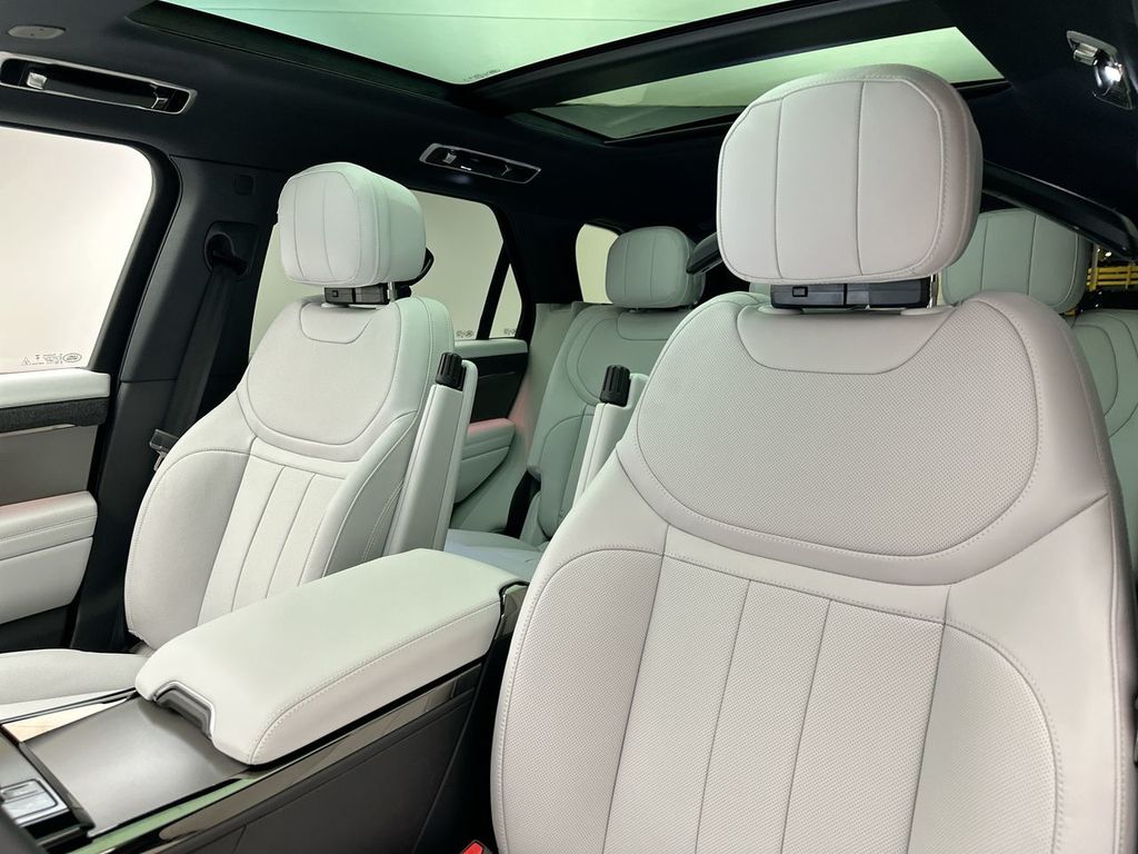 2025 Land Rover Range Rover Sport SE photo 10