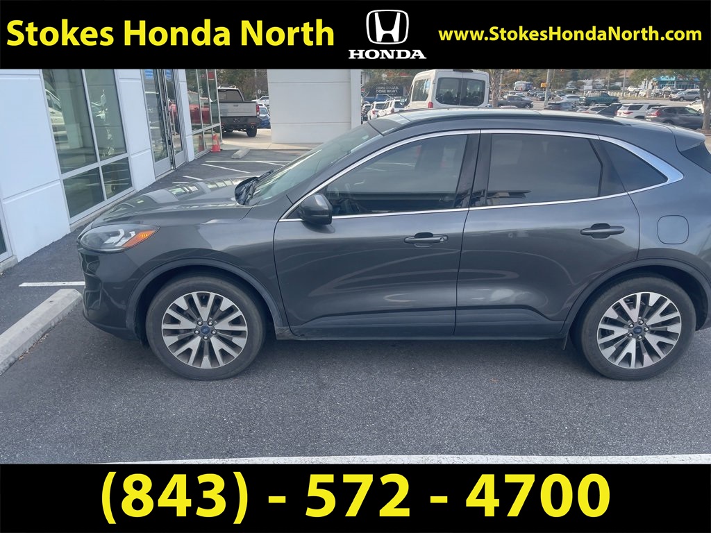 2020 Ford Escape Titanium photo 2