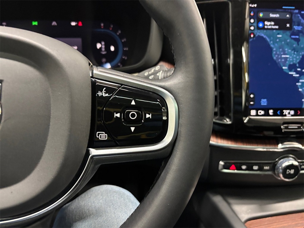 2023 Volvo XC60 B5 Plus photo 26