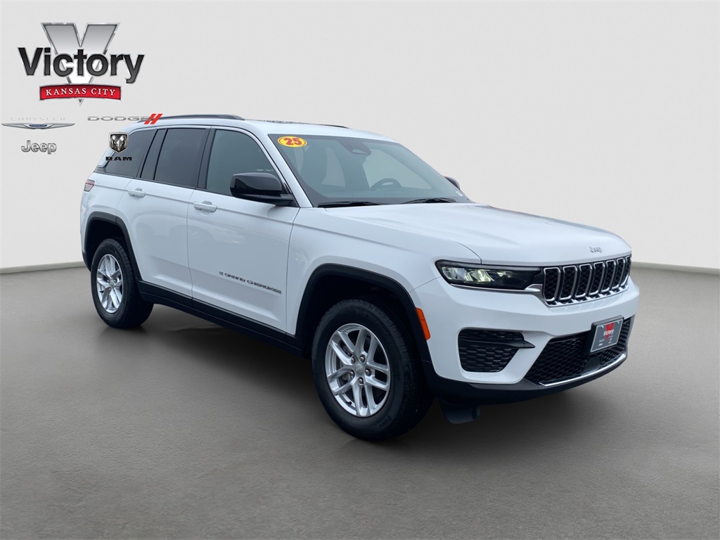 2025 Jeep Grand Cherokee Laredo's photo