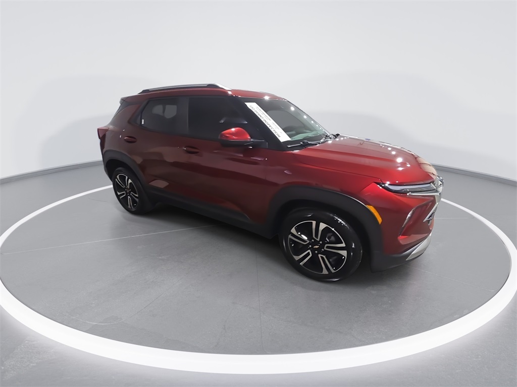 2025 Chevrolet Trailblazer LT photo 2