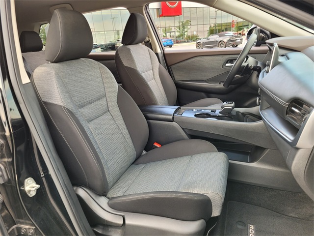 2023 Nissan Rogue SV photo 14