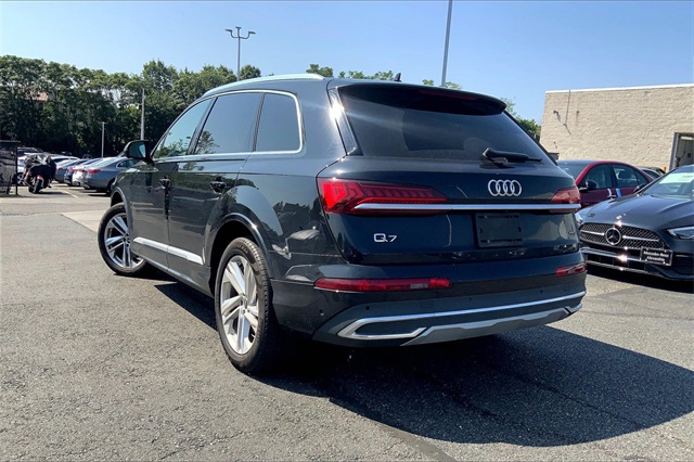 2023 Audi Q7 55 Premium Plus photo 3
