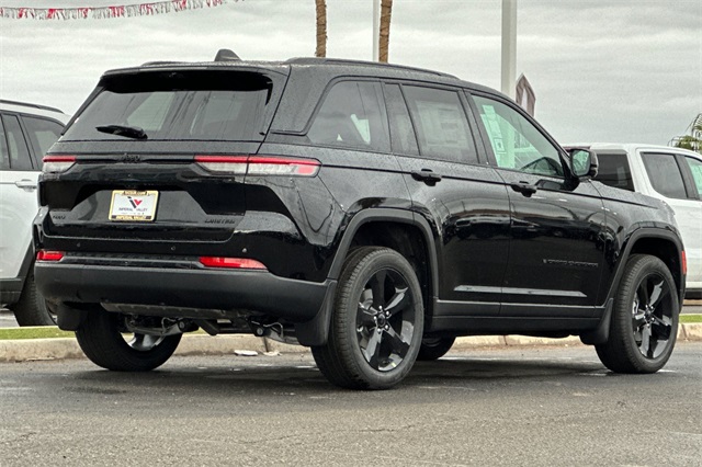 2025 Jeep Grand Cherokee Limited photo 3