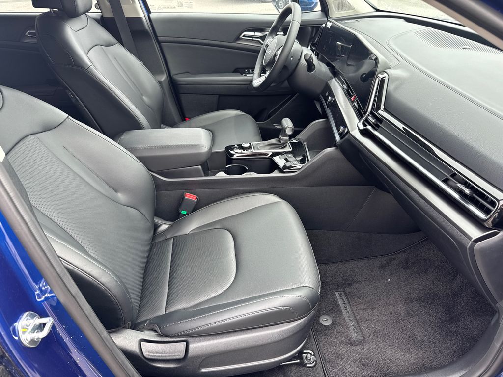 2024 Kia Sportage EX photo 13