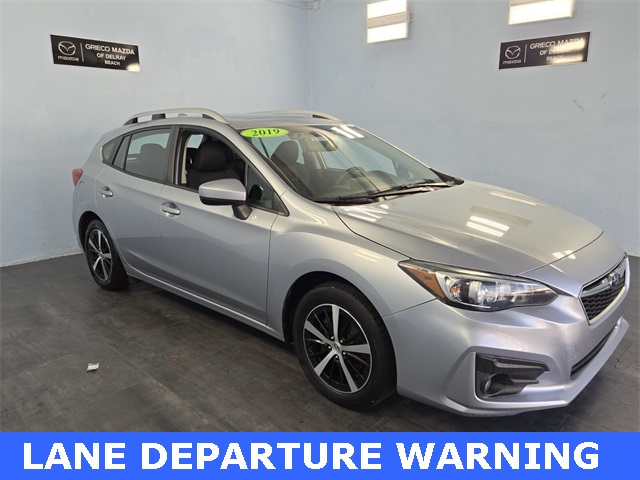 2019 Subaru Impreza 2.0i Premium photo 2