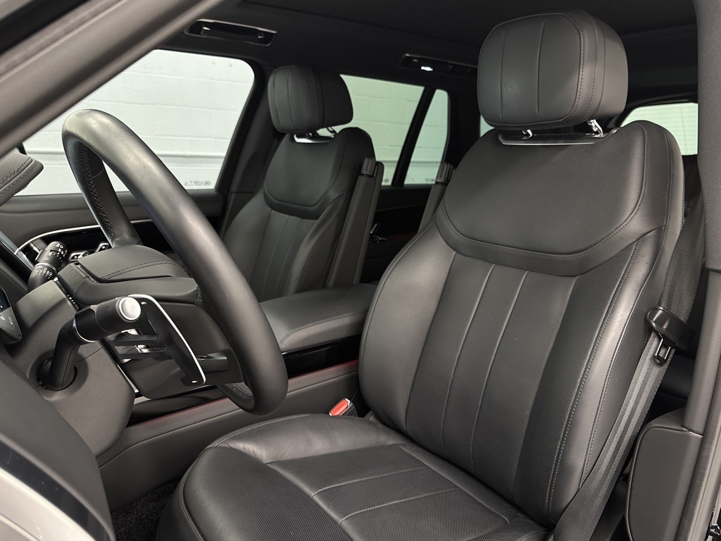 2023 Land Rover Range Rover SE photo 12