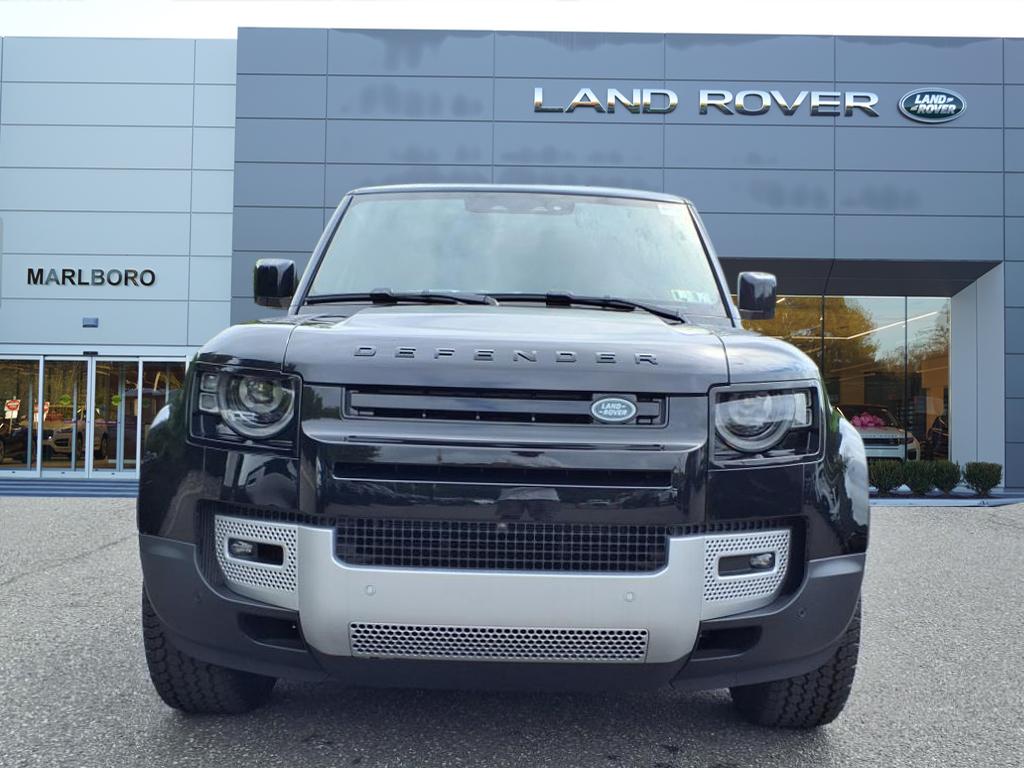 2025 Land Rover Defender 110 S photo 8