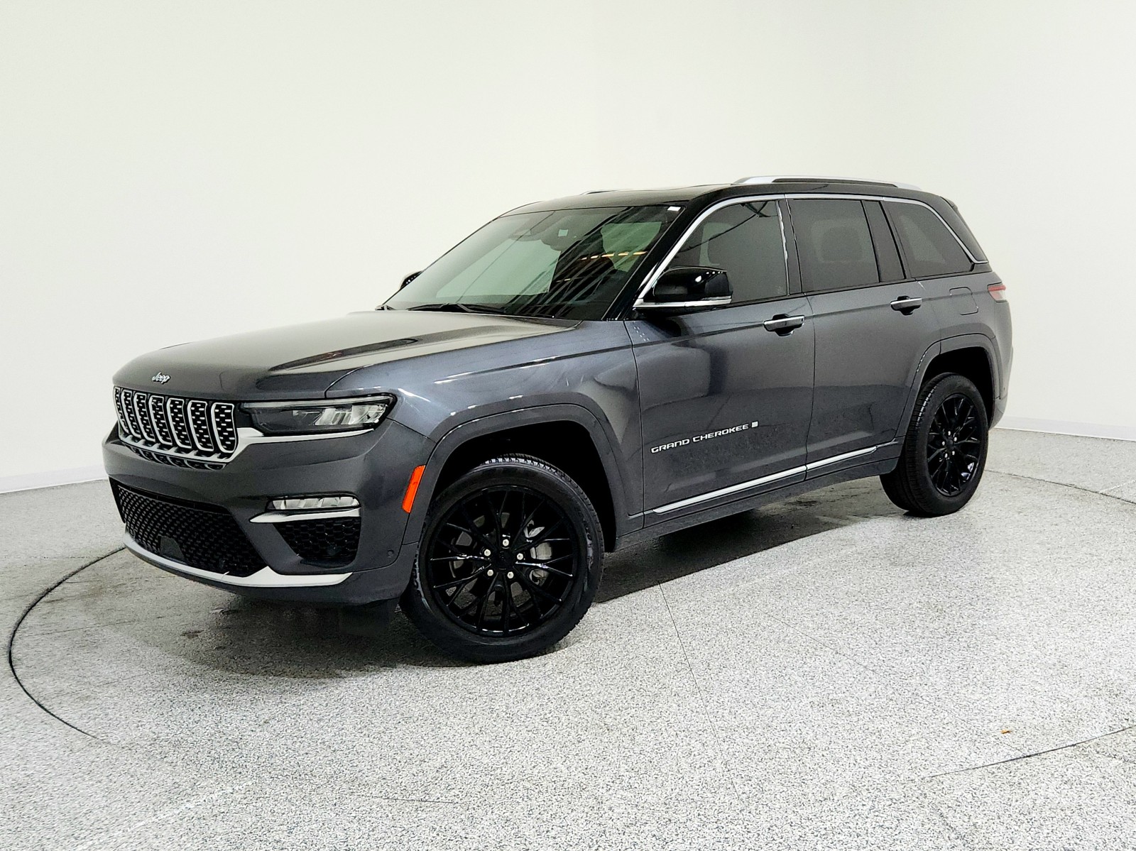 2022 Jeep Grand Cherokee Summit's photo