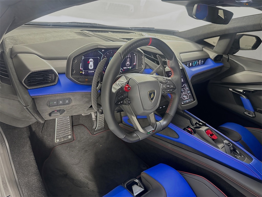 2024 Lamborghini Revuelto photo 9