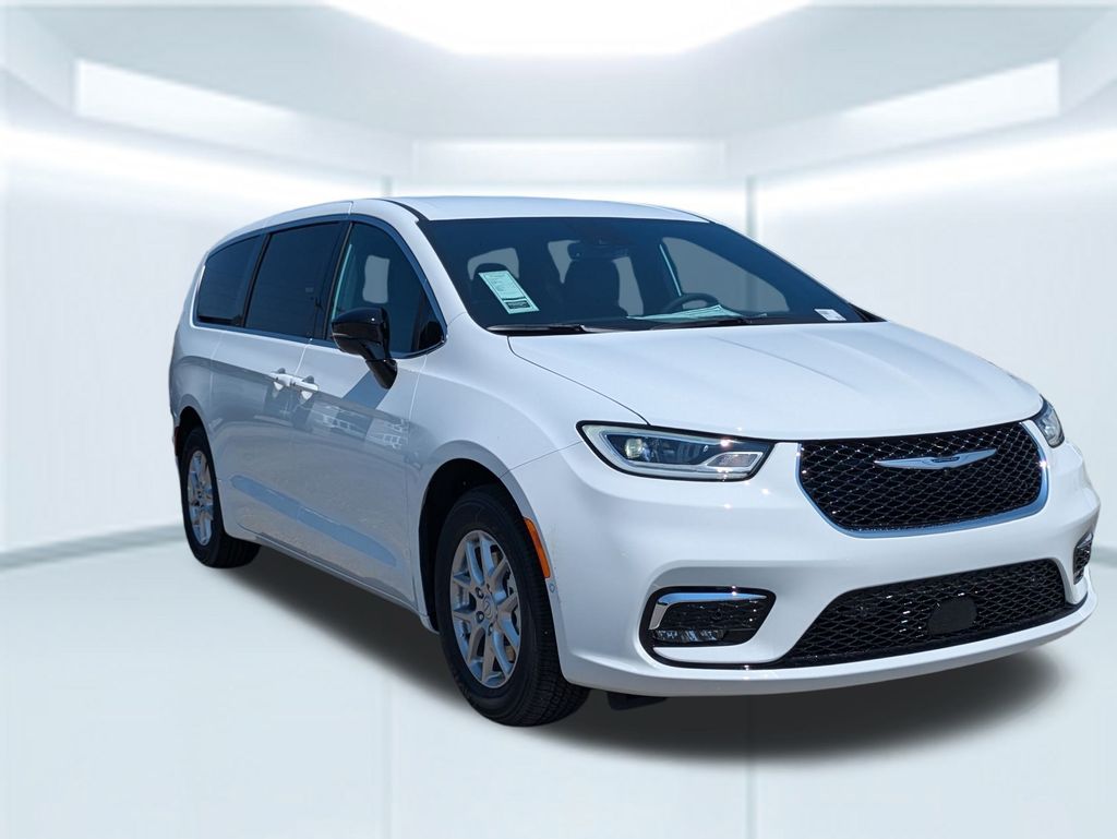 2026 Chrysler Pacifica photo 7