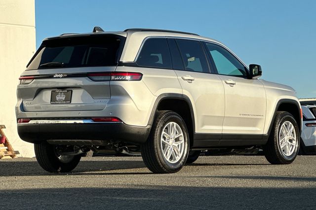 2025 Jeep Grand Cherokee Laredo X photo 4