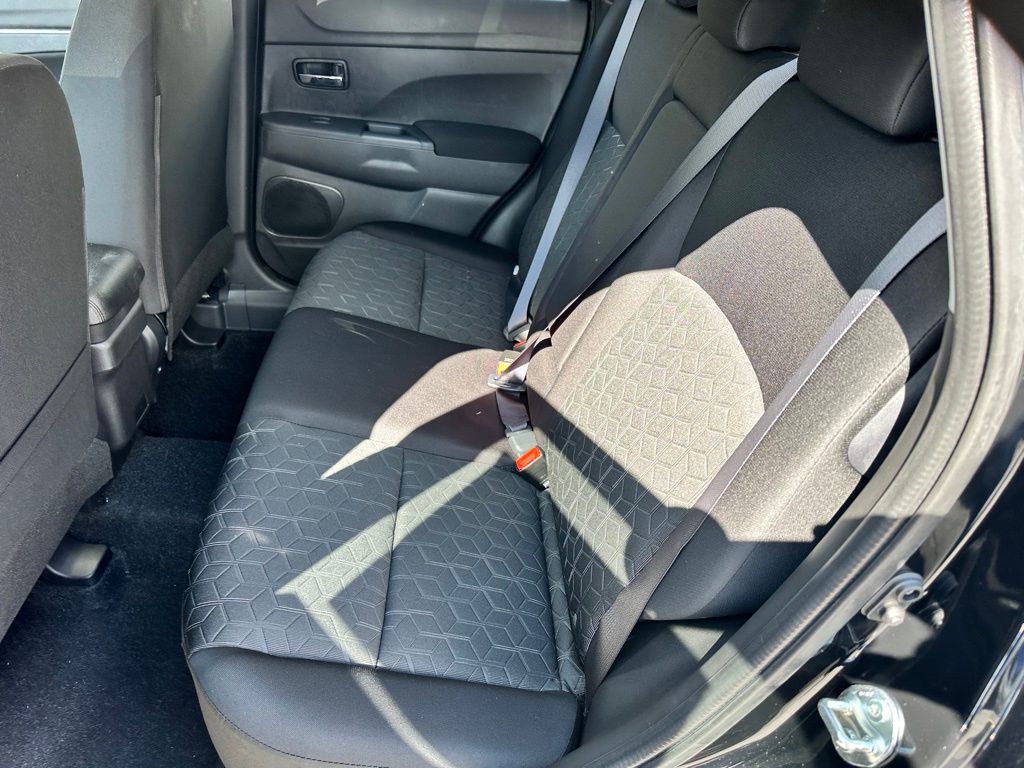 2025 Mitsubishi Outlander Sport ES photo 4