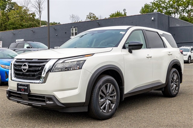2025 Nissan Pathfinder S's photo