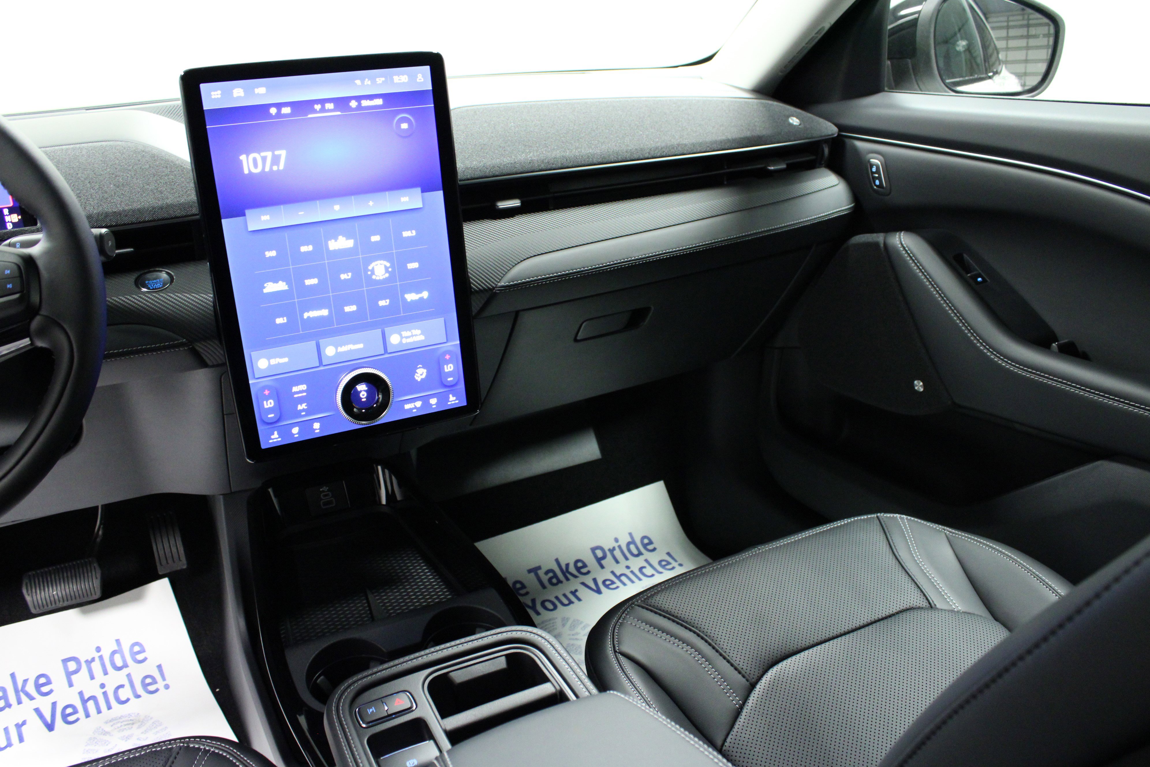 2025 Ford Mustang Mach-E Premium photo 18
