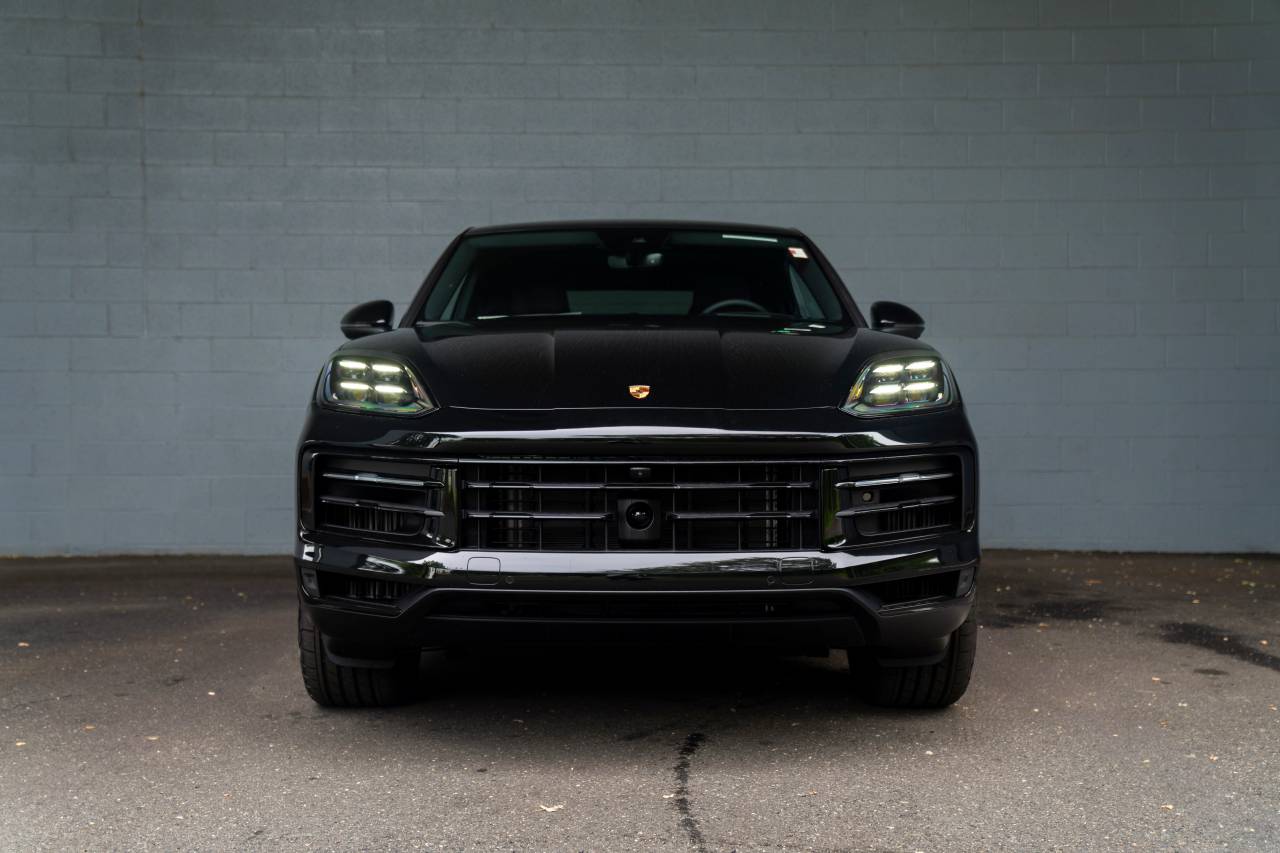 2025 Porsche Cayenne Coupe photo 12