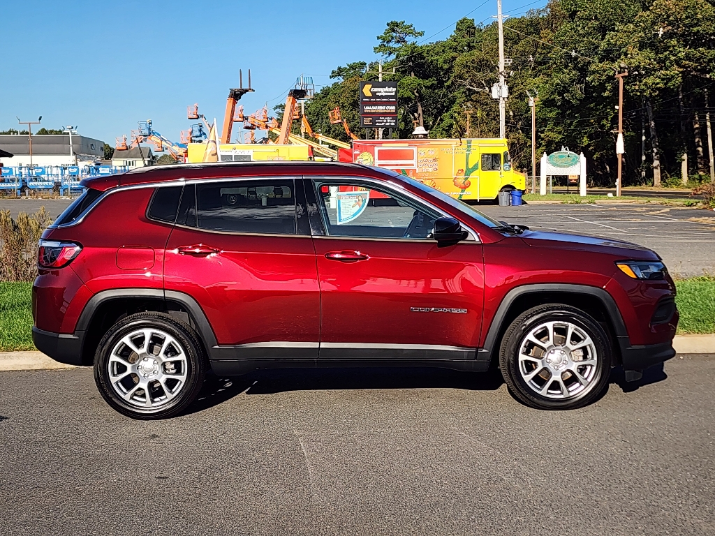 2022 Jeep Compass Latitude Lux photo 13