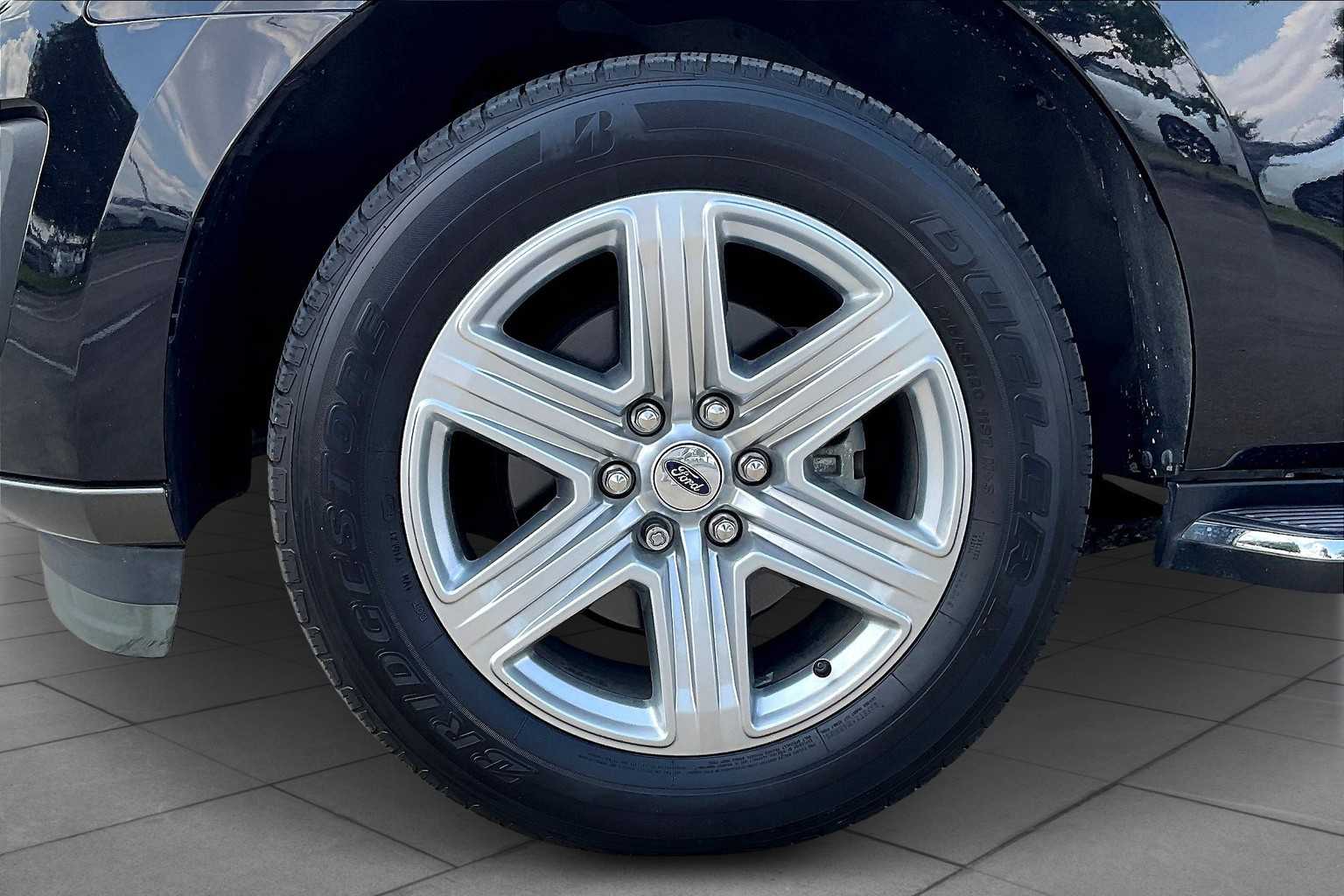 2020 Ford Expedition XLT photo 9
