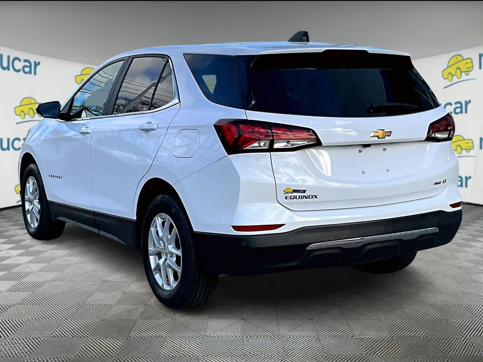 2024 Chevrolet Equinox LT photo 3