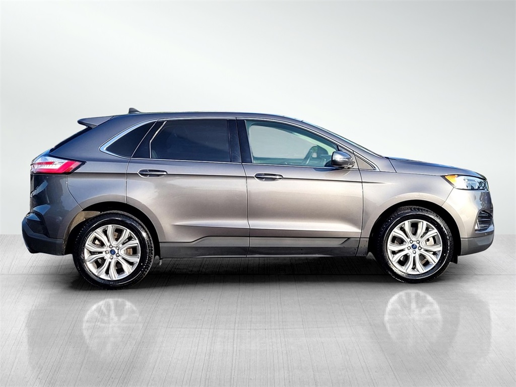 2022 Ford Edge Titanium photo 4