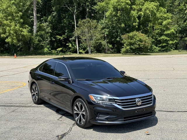 2021 Volkswagen Passat 2.0T SE photo 2
