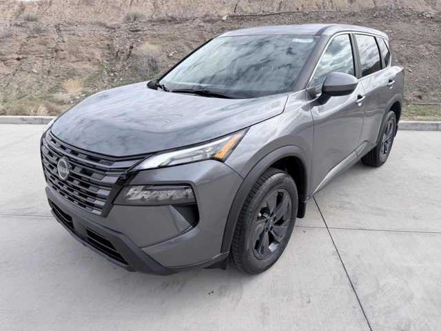 2026 Nissan Rogue SV's photo