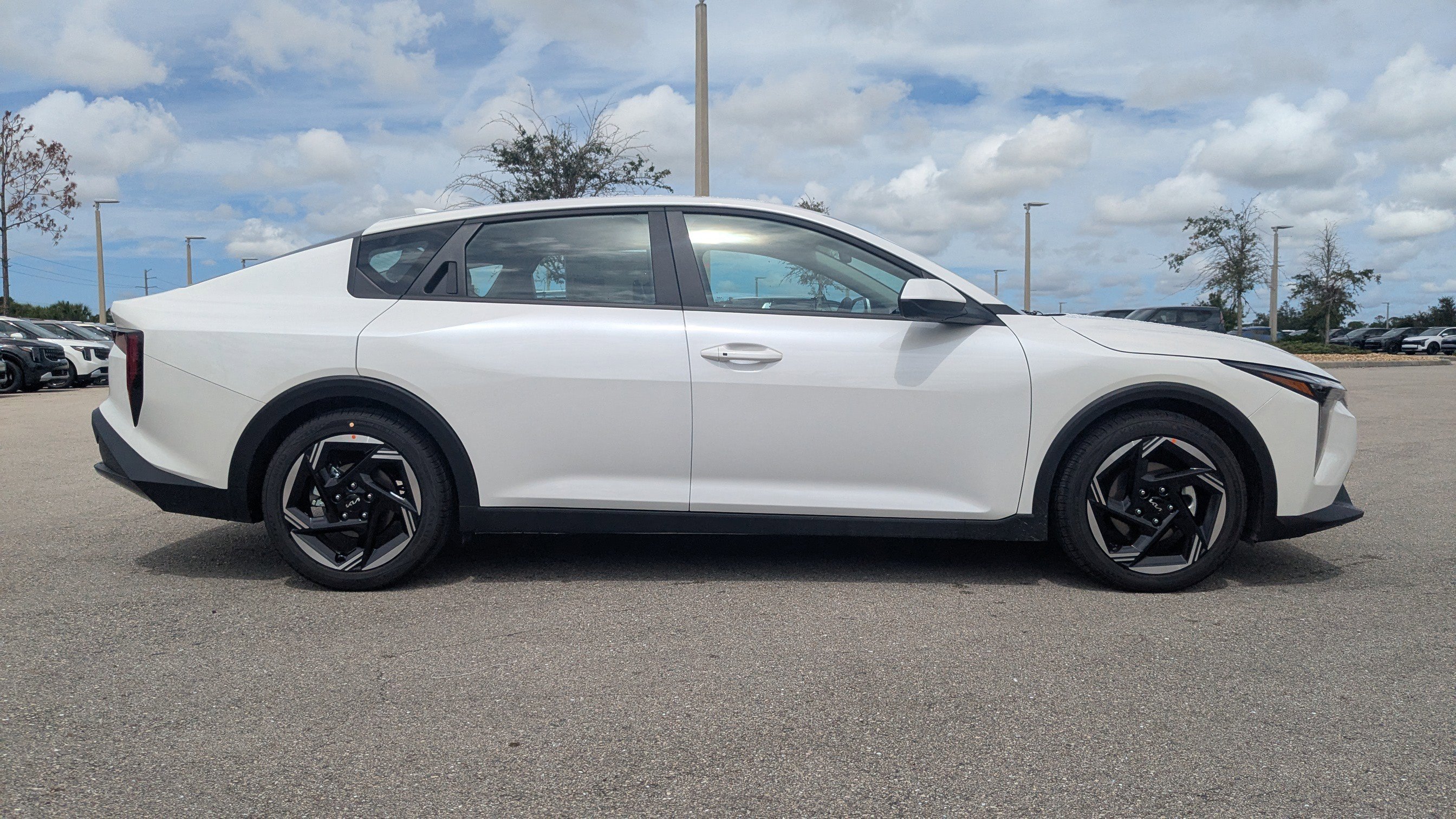 2025 Kia K4 EX photo 4